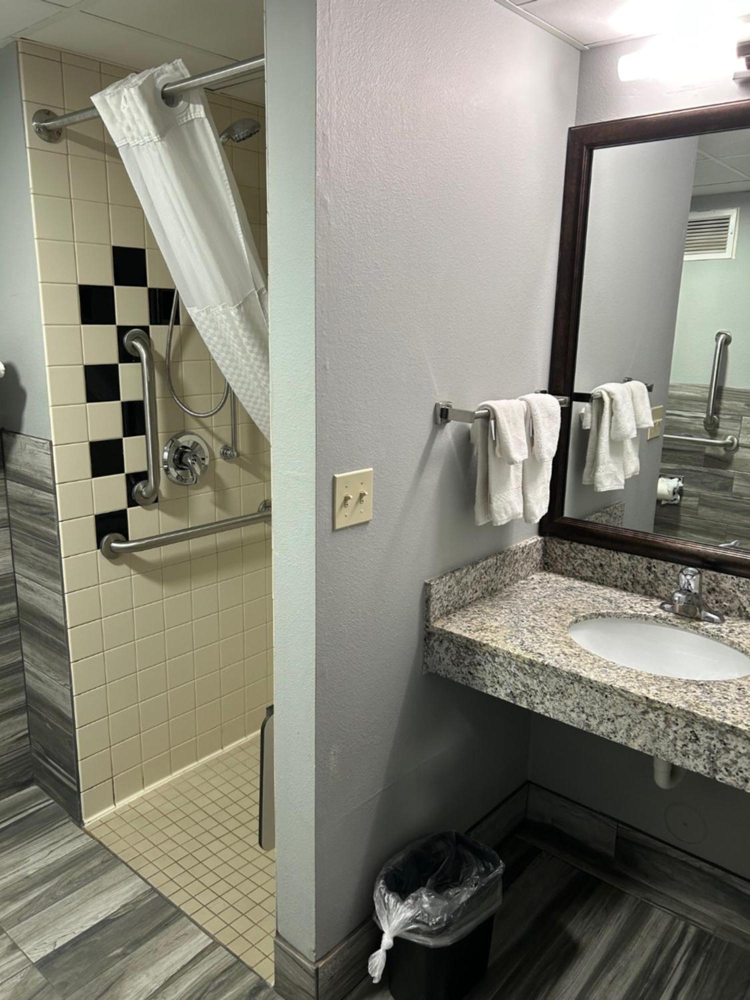 Americinn By Wyndham Ottumwa Esterno foto